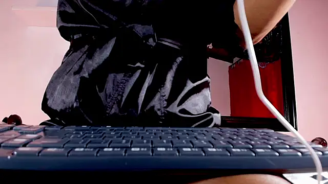 sofi decker online show from March 2025 03:04:02 AM