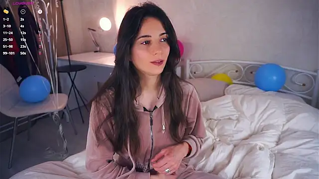 Holla Molly online show from March 2025 11:53:01 AM