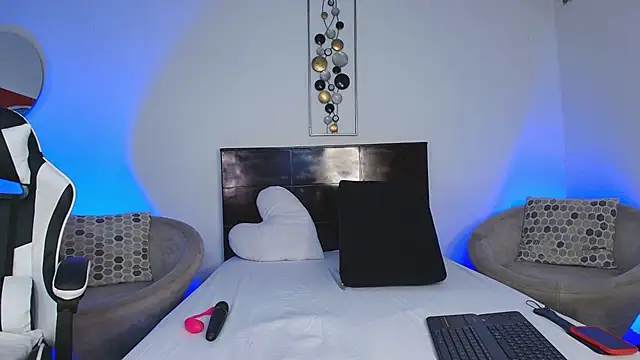 JacoboSwam online show from March 2025 11:28:02 AM