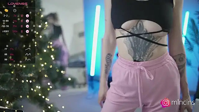 Snapshot of melanielwithu chatting on December 2024 06:27:02 PM melanielwithu online show from December 2024 06:27:02 PM