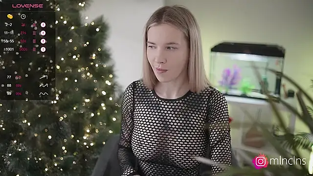 Snapshot of melanielwithu chatting on December 2024 08:01:02 PM melanielwithu online show from December 2024 08:01:02 PM