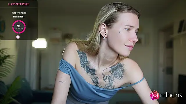 Snapshot of melanielwithu chatting on September 2025 03:01:02 PM melanielwithu online show from September 2025 03:01:02 PM