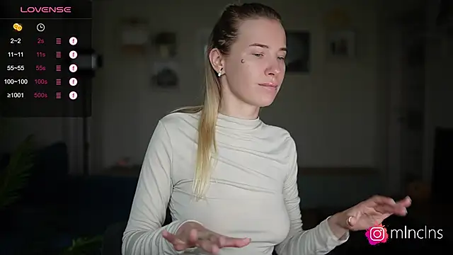 Snapshot of melanielwithu chatting on September 2025 03:35:02 PM melanielwithu online show from September 2025 03:35:02 PM