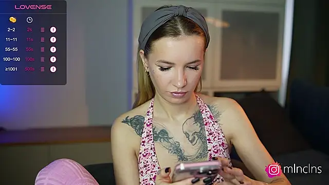 Snapshot of melanielwithu chatting on November 2025 11:54:01 AM melanielwithu online show from November 2025 11:54:01 AM