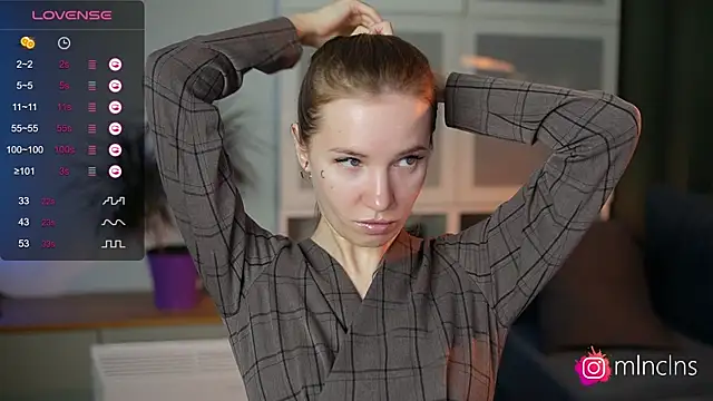 Snapshot of melanielwithu chatting on November 2025 03:01:02 PM melanielwithu online show from November 2025 03:01:02 PM