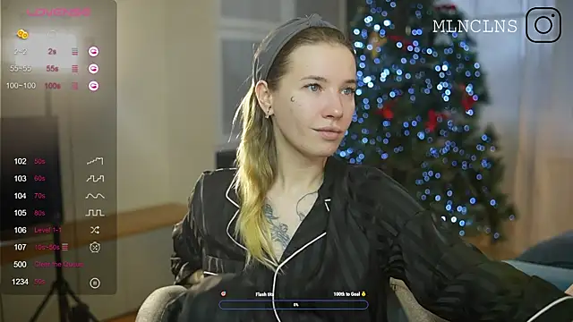 Snapshot of melanielwithu chatting on December 2025 07:47:02 AM melanielwithu online show from December 2025 07:47:02 AM