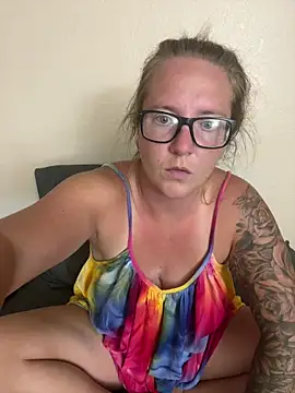 Lizzyloo online show from June 2026 10:56:02 PM