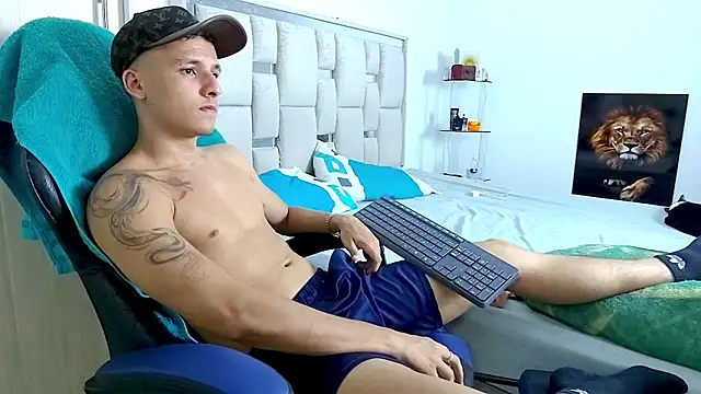 Snapshot of Andrew_lovely18 chatting on February 2026 03:03:02 AM Andrew lovely18 online show from February 2026 03:03:02 AM