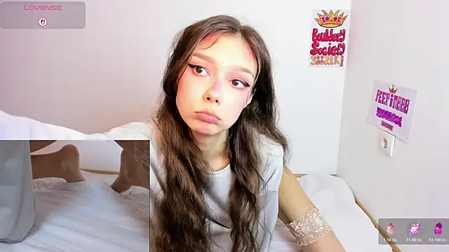 Snapshot of Michelle_Melnss chatting on May 2026 04:23:01 PM Michelle Melnss online show from May 2026 04:23:01 PM