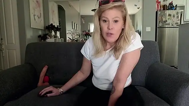 Lexi Shocker online show from November 2025 09:14:02 PM