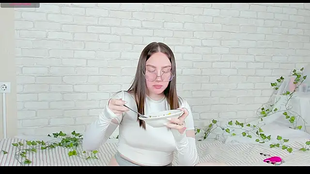 LinaKenny online show from November 2025 06:40:02 PM