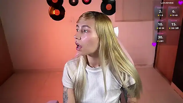 Saucy Jenn online show from March 2026 03:33:01 AM