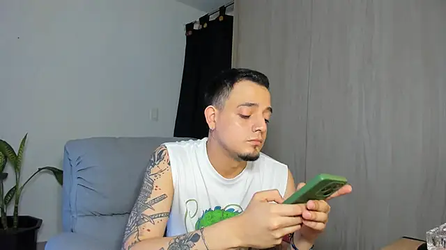 alejandro calderon1 online show from March 2025 04:52:02 AM