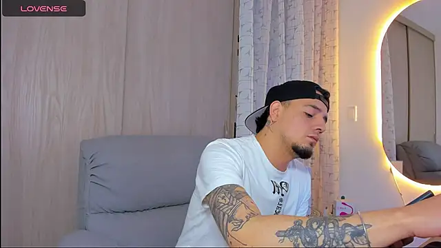 alejandro calderon1 online show from November 2025 07:05:02 AM