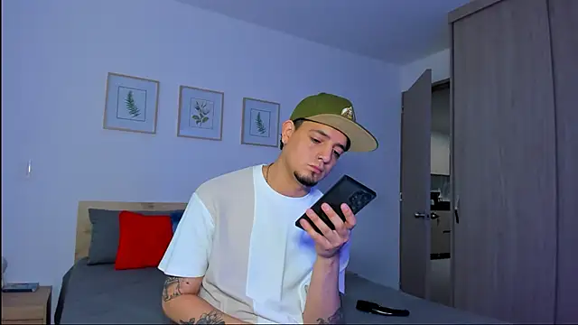 alejandro calderon1 online show from November 2025 05:11:01 AM