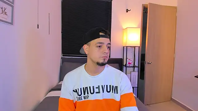 alejandro calderon1 online show from April 2026 05:19:01 AM