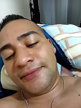 EISONREINA11 online show from October 2025 11:18:02 PM