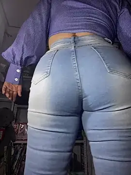 sammyqueenx21 online show from March 2025 11:37:02 PM