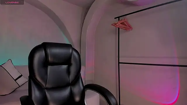 Snapshot of ErikaBenz_ chatting on October 2025 12:17:02 PM ErikaBenz online show from October 2025 12:17:02 PM