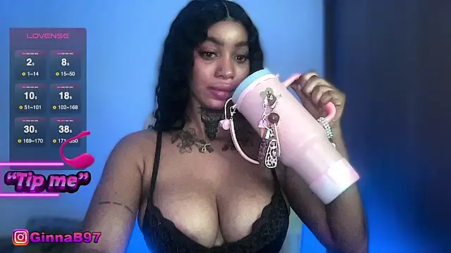 Snapshot of GinnaBolton chatting on October 2025 01:04:02 AM GinnaBolton online show from October 2025 01:04:02 AM