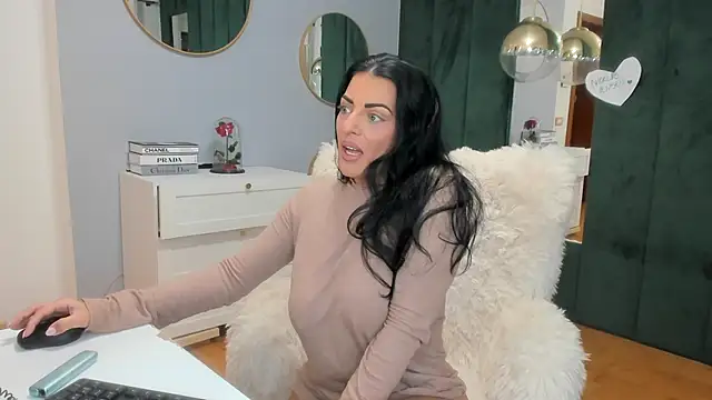 ElisaBaxter online show from November 2025 06:05:01 AM