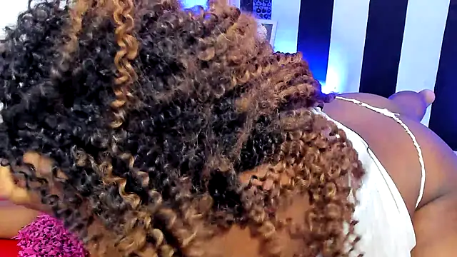 Snapshot of YeminaLeman chatting on January 2025 03:53:02 PM YeminaLeman online show from January 2025 03:53:02 PM