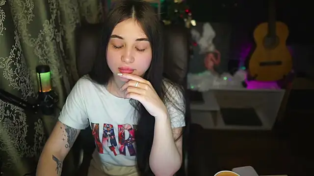 delicatedBailey online show from December 2024 05:48:01 AM