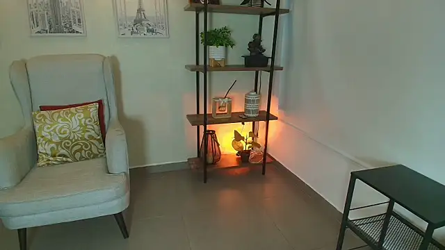 Sassy--Girl online show from April 2026 06:34:01 PM