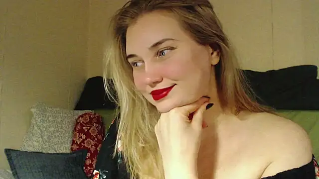 Snapshot of mmmPinUpGirl chatting on October 2025 06:16:02 PM mmmPinUpGirl online show from October 2025 06:16:02 PM