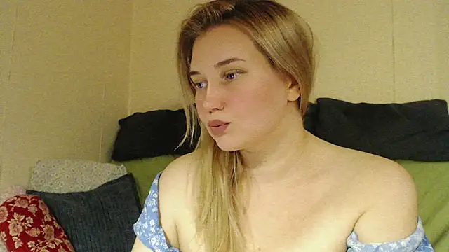 Snapshot of mmmPinUpGirl chatting on October 2025 04:20:02 PM mmmPinUpGirl online show from October 2025 04:20:02 PM