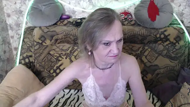 Snapshot of MissBekker chatting on June 2026 12:05:02 AM MissBekker online show from June 2026 12:05:02 AM