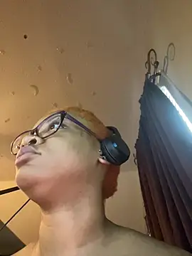 nickytheehawtie online show from March 2026 01:27:01 PM