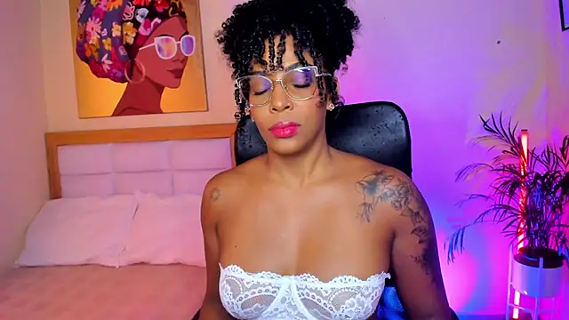 Snapshot of AitanaBrown_ chatting on April 2026 09:21:02 PM AitanaBrown online show from April 2026 09:21:02 PM