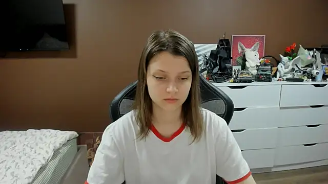 SoniNesti online show from June 2026 03:56:02 PM