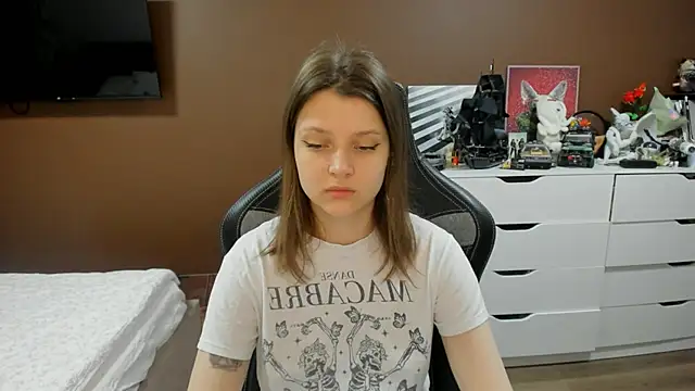 SoniNesti online show from June 2026 03:35:02 PM