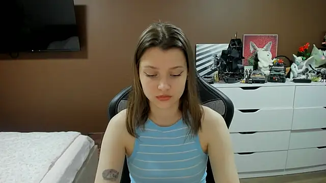 SoniNesti online show from June 2026 03:33:01 PM