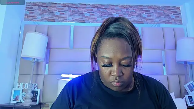 Snapshot of ShaniaBrownn chatting on October 2025 07:47:02 PM ShaniaBrownn online show from October 2025 07:47:02 PM