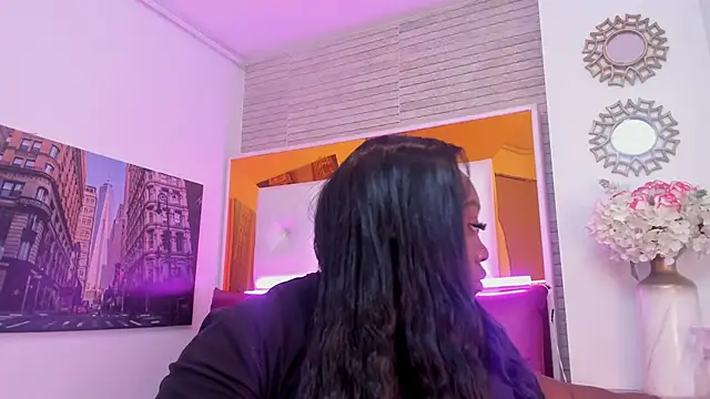 ShaniaBrownn online show from November 2025 07:49:02 PM