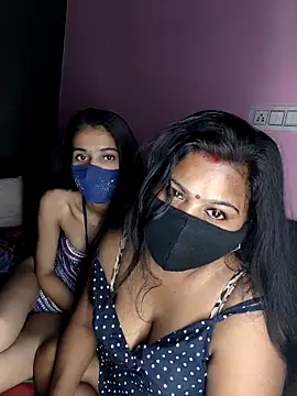 cutee  crazy online show from November 2025 02:08:01 PM