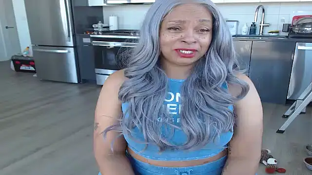 MSweetLindaParks online show from April 2026 09:01:01 PM