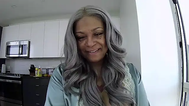 MSweetLindaParks online show from May 2026 03:40:01 PM