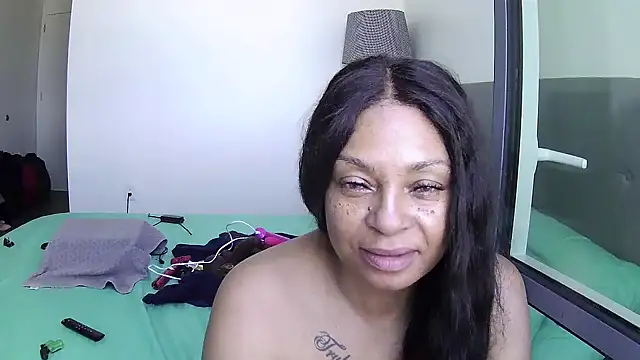 MSweetLindaParks online show from June 2026 04:17:02 PM