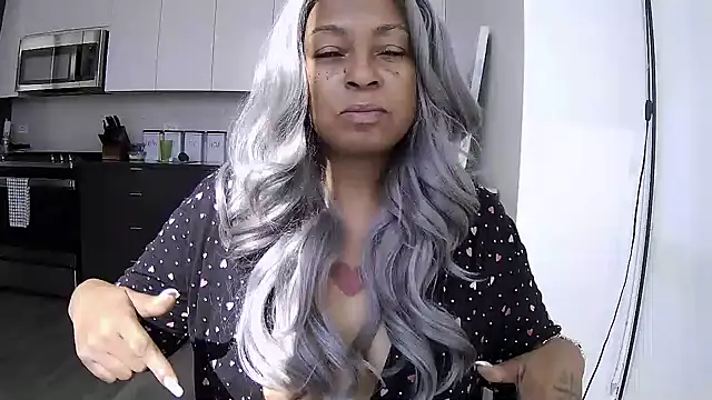 MSweetLindaParks online show from July 2026 12:54:02 PM