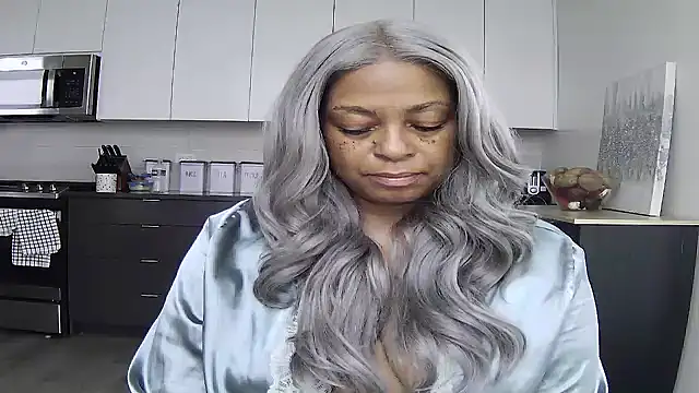 MSweetLindaParks online show from July 2026 02:12:01 PM