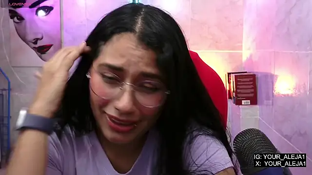Snapshot of LauraRuiz1 chatting on May 2026 10:50:03 PM LauraRuiz1 online show from May 2026 10:50:03 PM