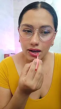 Snapshot of LauraRuiz1 chatting on May 2026 02:09:02 AM LauraRuiz1 online show from May 2026 02:09:02 AM