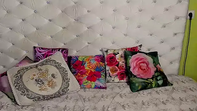 Snapshot of DoraMay chatting on November 2025 07:58:01 PM DoraMay online show from November 2025 07:58:01 PM