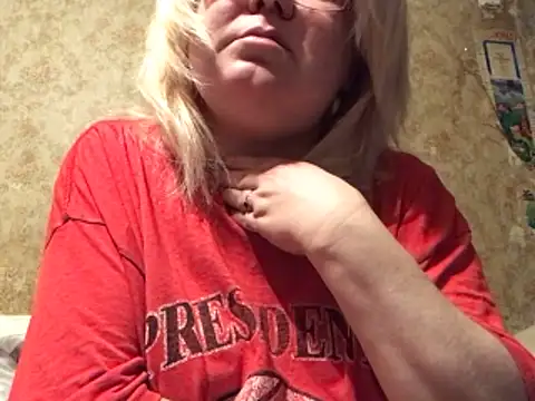 Snapshot of DoraMay chatting on February 2026 08:47:01 PM DoraMay online show from February 2026 08:47:01 PM