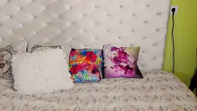 Snapshot of DoraMay chatting on March 2026 09:26:02 PM DoraMay online show from March 2026 09:26:02 PM