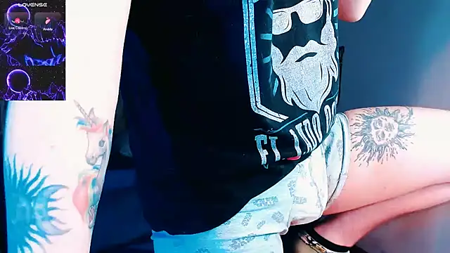 Marieblueeyes online show from November 2025 10:54:01 AM